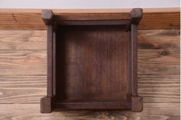 レトロ家具　和製アンティーク　素朴でレトロな古い木製の小ぶりな椅子(チェア)