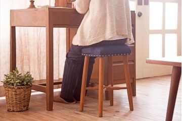 レトロ家具　和製アンティーク　古い木のレトロなクッション座面角スツール(3)