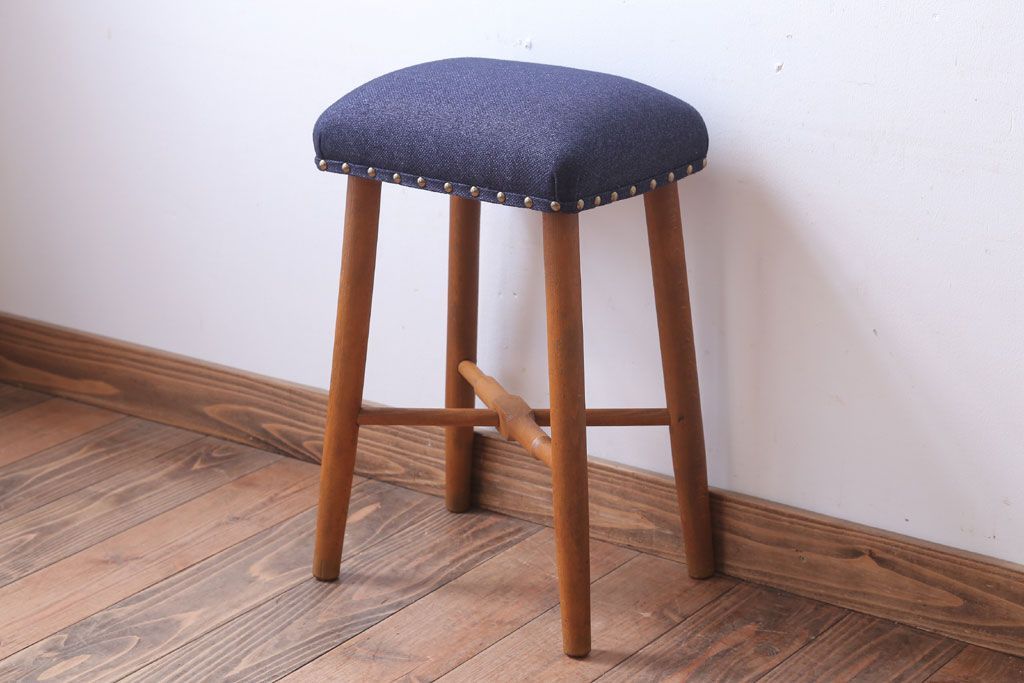 レトロ家具　和製アンティーク　古い木のレトロなクッション座面角スツール(3)