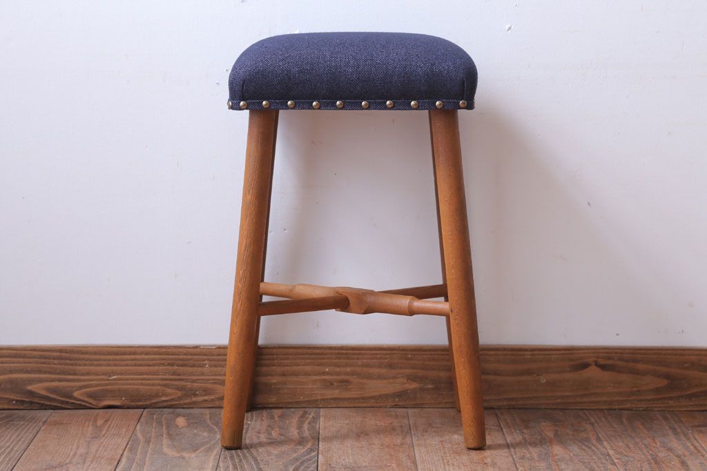 レトロ家具　和製アンティーク　古い木のレトロなクッション座面角スツール(3)