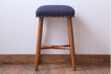 レトロ家具　和製アンティーク　古い木のレトロなクッション座面角スツール(3)