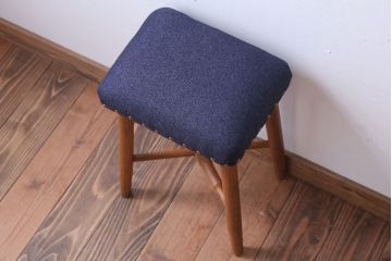 レトロ家具　和製アンティーク　古い木のレトロなクッション座面角スツール(3)