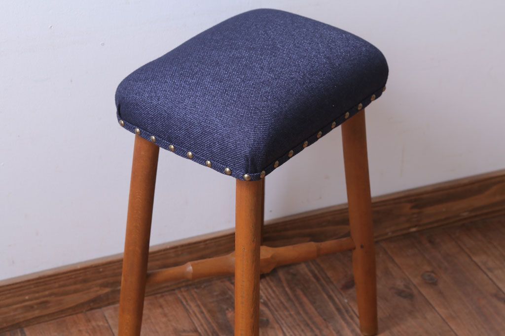 レトロ家具　和製アンティーク　古い木のレトロなクッション座面角スツール(3)