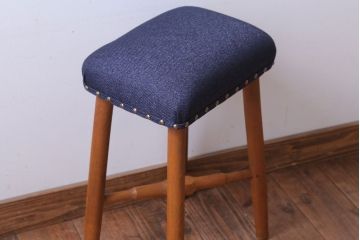 レトロ家具　和製アンティーク　古い木のレトロなクッション座面角スツール(3)