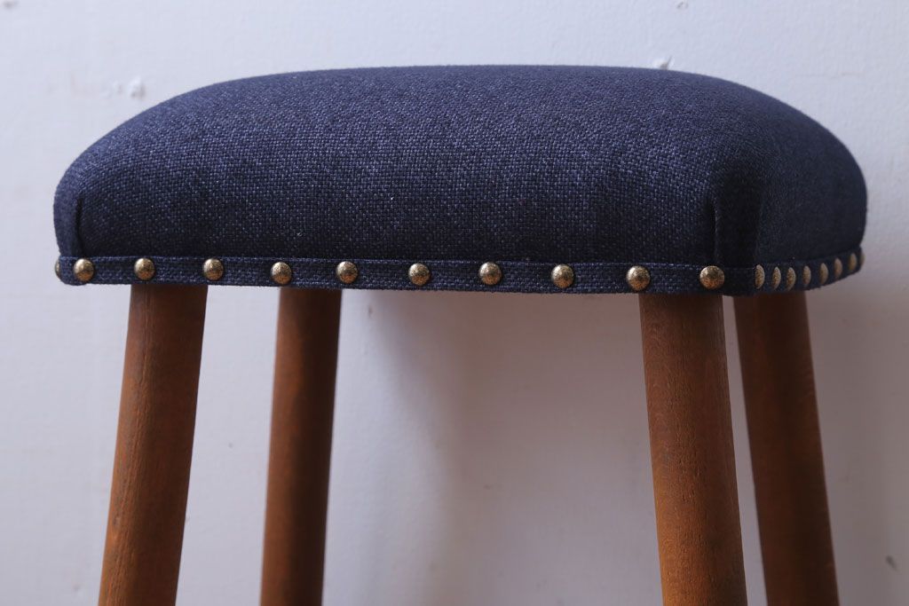 レトロ家具　和製アンティーク　古い木のレトロなクッション座面角スツール(3)