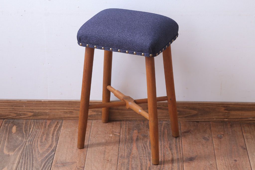 レトロ家具　和製アンティーク　古い木のレトロなクッション座面角スツール(3)