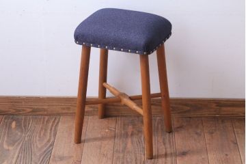 レトロ家具　和製アンティーク　古い木のレトロなクッション座面角スツール(3)