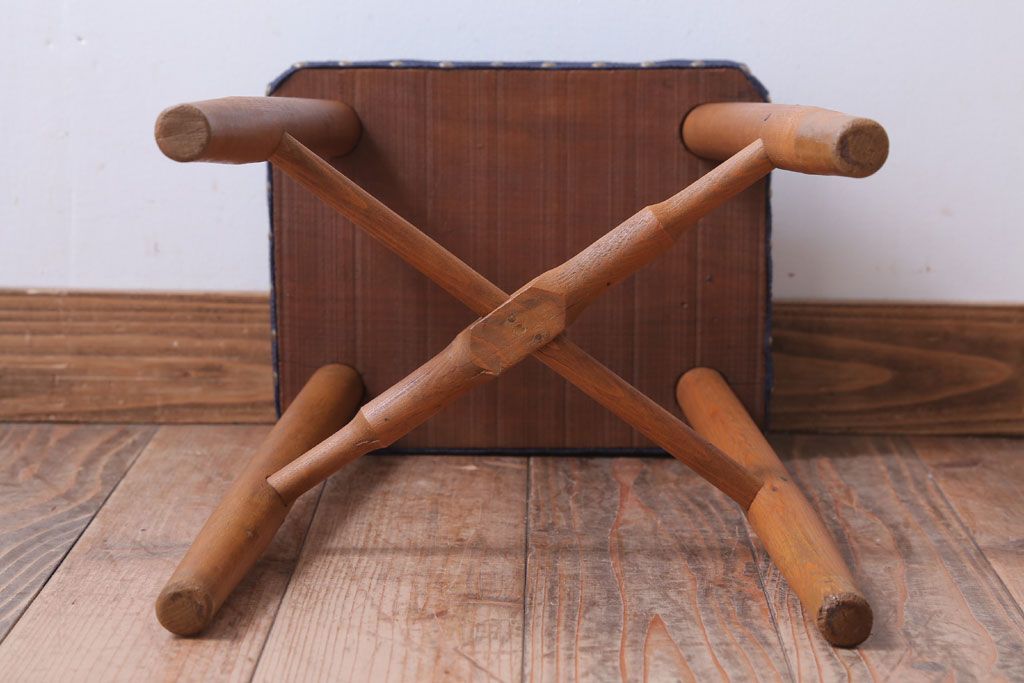 レトロ家具　和製アンティーク　古い木のレトロなクッション座面角スツール(3)