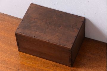アンティーク雑貨　昭和レトロ　仕切り付き!古い木味のアンティーク小箱(木箱)