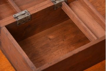 アンティーク雑貨　昭和レトロ　仕切り付き!古い木味のアンティーク小箱(木箱)