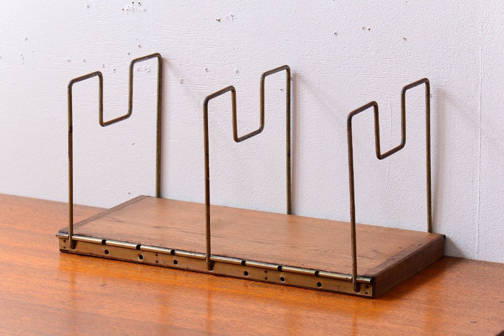 レトロ家具　昭和レトロ　シンプルなアンティークワイヤー本立て