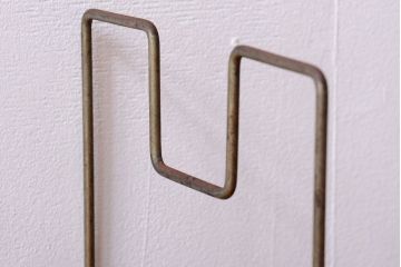 レトロ家具　昭和レトロ　シンプルなアンティークワイヤー本立て