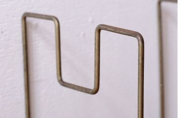 レトロ家具　昭和レトロ　シンプルなアンティークワイヤー本立て