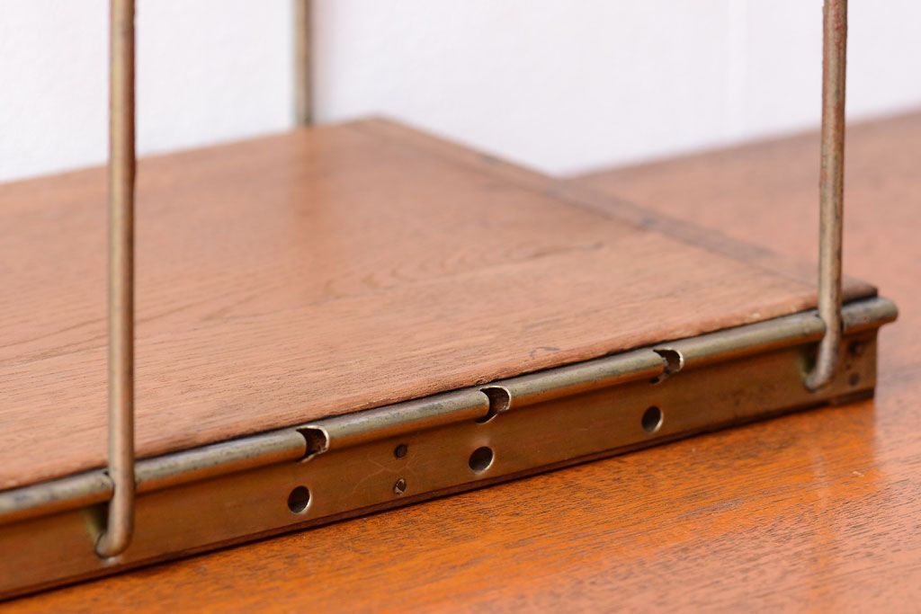 レトロ家具　昭和レトロ　シンプルなアンティークワイヤー本立て