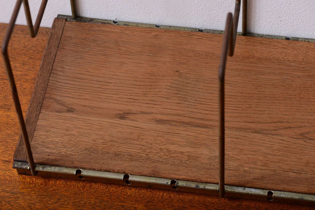 レトロ家具　昭和レトロ　シンプルなアンティークワイヤー本立て