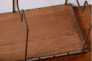 レトロ家具　昭和レトロ　シンプルなアンティークワイヤー本立て