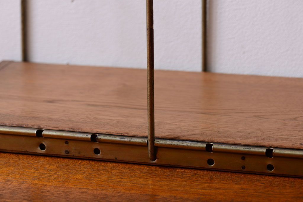 レトロ家具　昭和レトロ　シンプルなアンティークワイヤー本立て