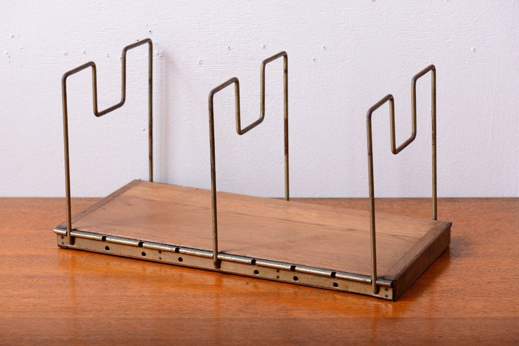 レトロ家具　昭和レトロ　シンプルなアンティークワイヤー本立て