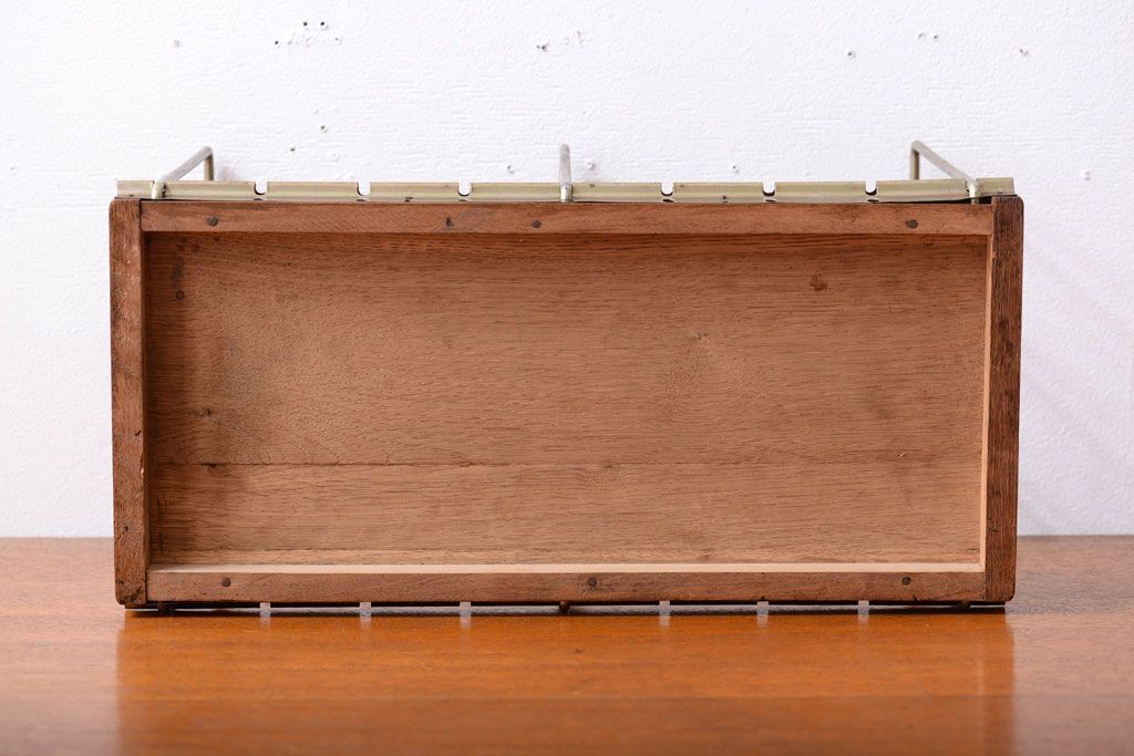 レトロ家具　昭和レトロ　シンプルなアンティークワイヤー本立て