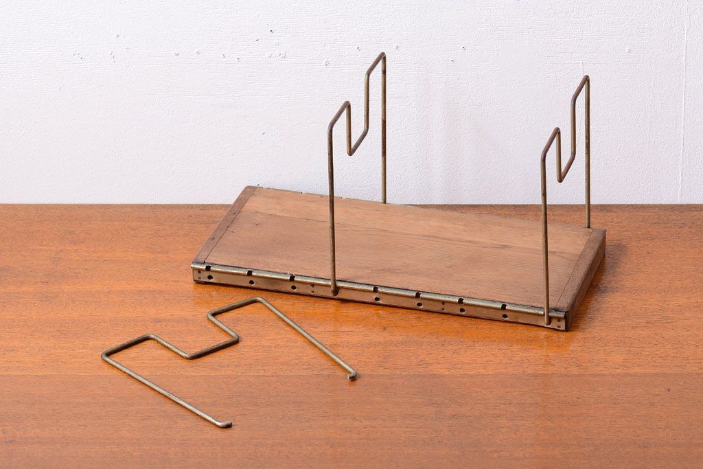 レトロ家具　昭和レトロ　シンプルなアンティークワイヤー本立て