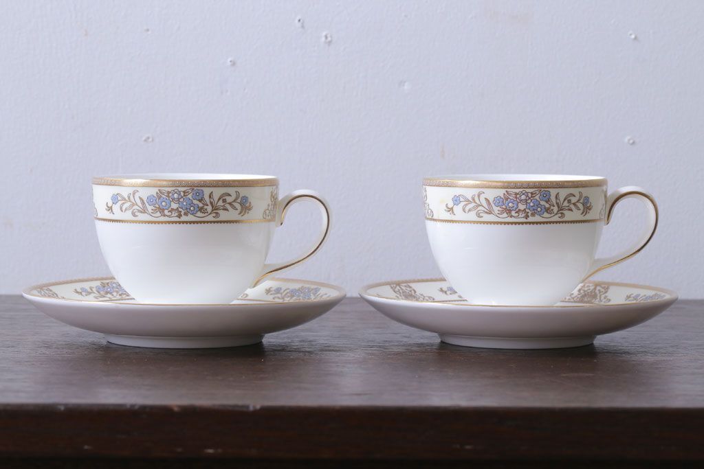 アンティーク雑貨　中古　イギリスWedgwood(ウェッジウッド)　Cliveden(クリブデン)シリーズ　カップ&ソーサー2客セット(洋食器)