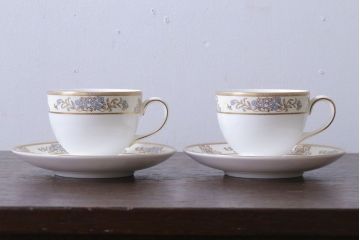 アンティーク雑貨　中古　イギリスWedgwood(ウェッジウッド)　Cliveden(クリブデン)シリーズ　カップ&ソーサー2客セット(洋食器)