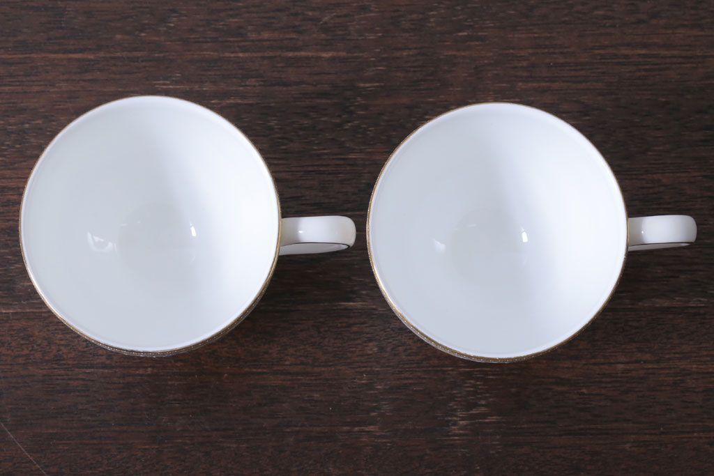 アンティーク雑貨　中古　イギリスWedgwood(ウェッジウッド)　Cliveden(クリブデン)シリーズ　カップ&ソーサー2客セット(洋食器)