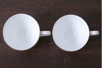 アンティーク雑貨　中古　イギリスWedgwood(ウェッジウッド)　Cliveden(クリブデン)シリーズ　カップ&ソーサー2客セット(洋食器)