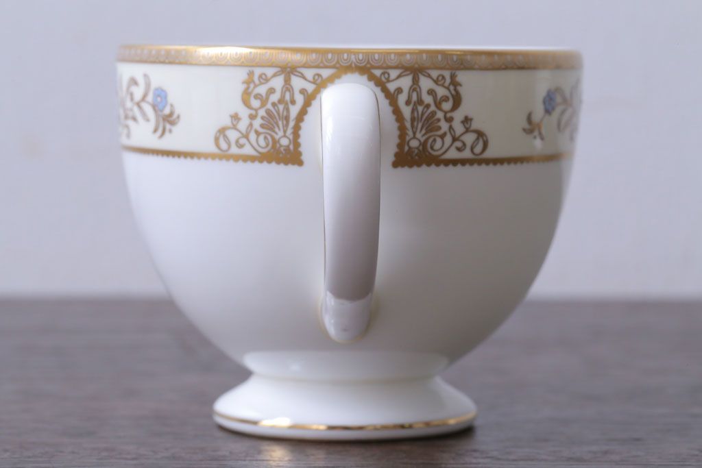 アンティーク雑貨　中古　イギリスWedgwood(ウェッジウッド)　Cliveden(クリブデン)シリーズ　カップ&ソーサー2客セット(洋食器)