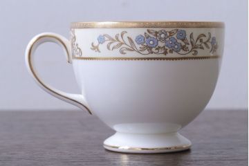 アンティーク雑貨　中古　イギリスWedgwood(ウェッジウッド)　Cliveden(クリブデン)シリーズ　カップ&ソーサー2客セット(洋食器)