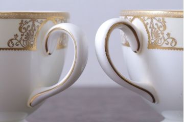 アンティーク雑貨　中古　イギリスWedgwood(ウェッジウッド)　Cliveden(クリブデン)シリーズ　カップ&ソーサー2客セット(洋食器)