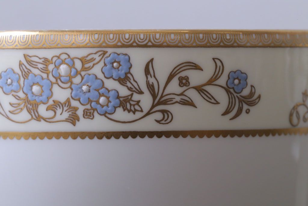 アンティーク雑貨　中古　イギリスWedgwood(ウェッジウッド)　Cliveden(クリブデン)シリーズ　カップ&ソーサー2客セット(洋食器)