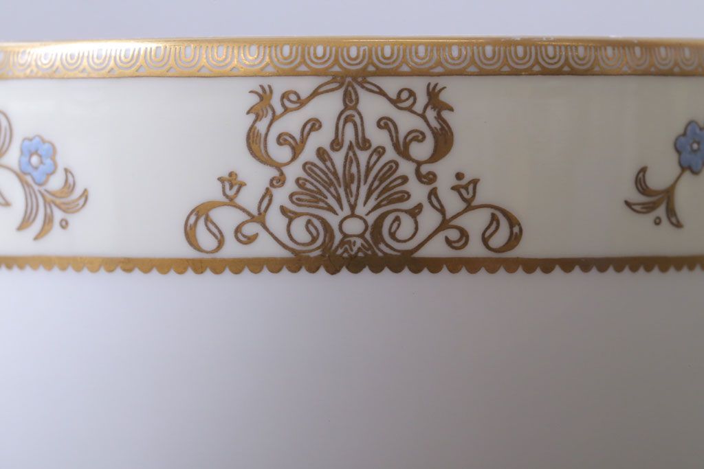 アンティーク雑貨　中古　イギリスWedgwood(ウェッジウッド)　Cliveden(クリブデン)シリーズ　カップ&ソーサー2客セット(洋食器)