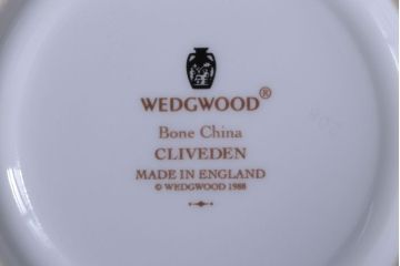 アンティーク雑貨　中古　イギリスWedgwood(ウェッジウッド)　Cliveden(クリブデン)シリーズ　カップ&ソーサー2客セット(洋食器)
