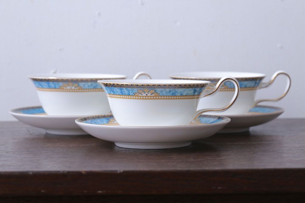 アンティーク雑貨　中古　イギリスWedgwood(ウェッジウッド)　Curzon(カーゾン)シリーズ　カップ&ソーサー3客セット(1)(洋食器)