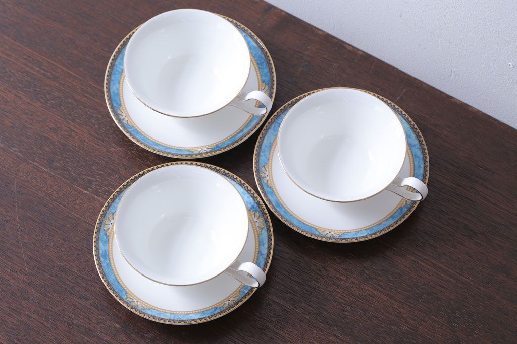 アンティーク雑貨　中古　イギリスWedgwood(ウェッジウッド)　Curzon(カーゾン)シリーズ　カップ&ソーサー3客セット(1)(洋食器)