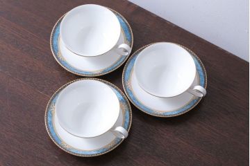 アンティーク雑貨　中古　イギリスWedgwood(ウェッジウッド)　Curzon(カーゾン)シリーズ　カップ&ソーサー3客セット(1)(洋食器)