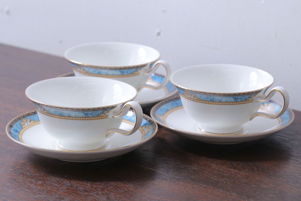 アンティーク雑貨　中古　イギリスWedgwood(ウェッジウッド)　Curzon(カーゾン)シリーズ　カップ&ソーサー3客セット(1)(洋食器)