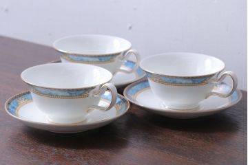 アンティーク雑貨　中古　イギリスWedgwood(ウェッジウッド)　Curzon(カーゾン)シリーズ　カップ&ソーサー3客セット(1)(洋食器)