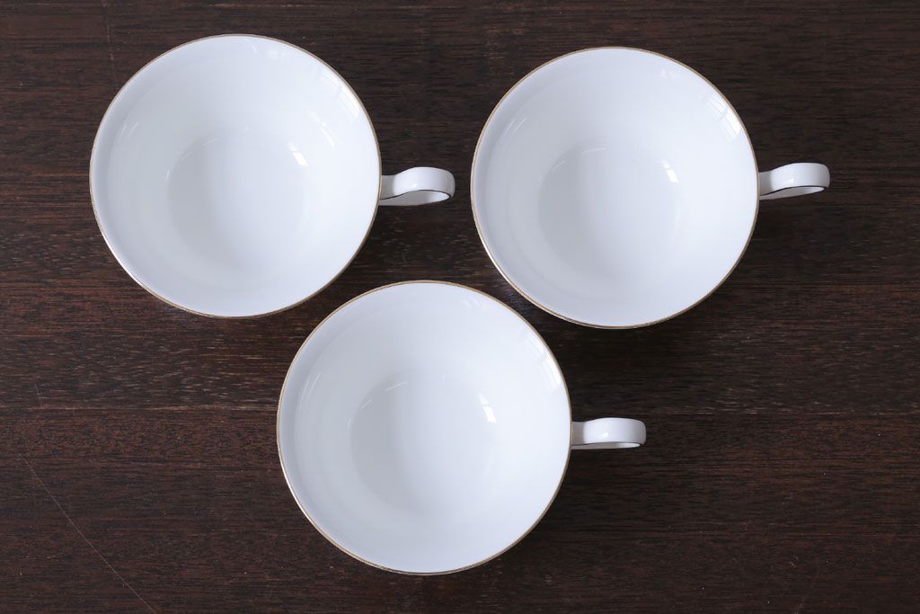 アンティーク雑貨　中古　イギリスWedgwood(ウェッジウッド)　Curzon(カーゾン)シリーズ　カップ&ソーサー3客セット(1)(洋食器)