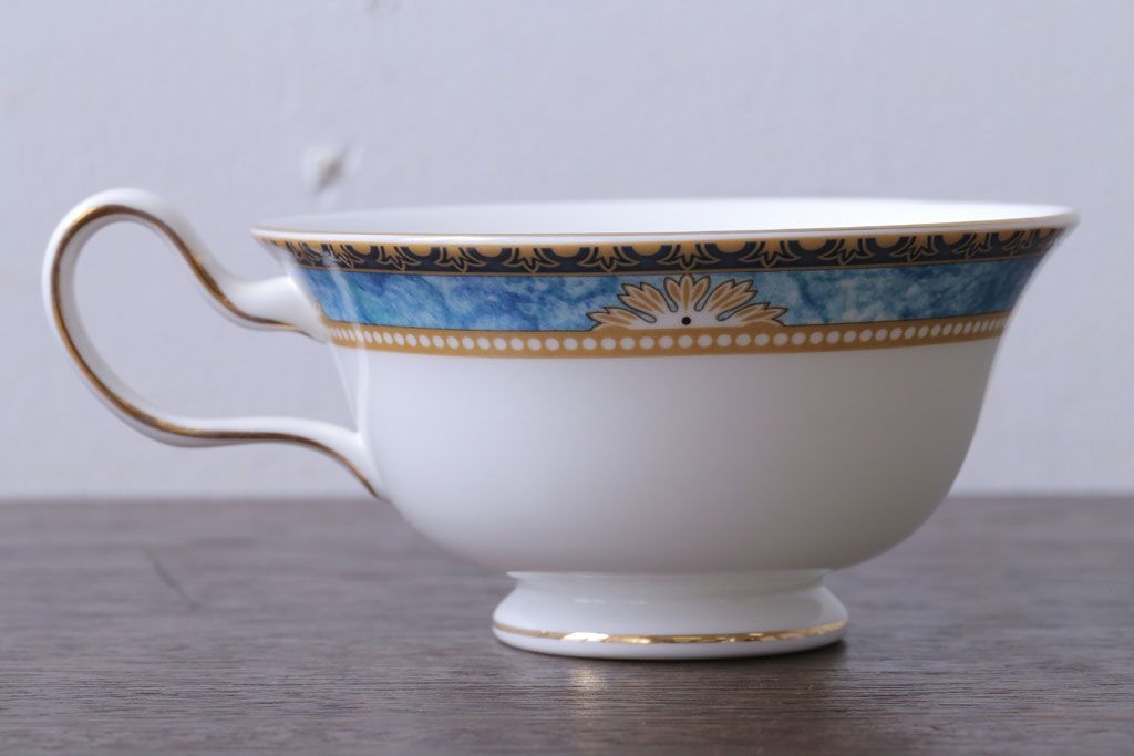 アンティーク雑貨　中古　イギリスWedgwood(ウェッジウッド)　Curzon(カーゾン)シリーズ　カップ&ソーサー3客セット(1)(洋食器)