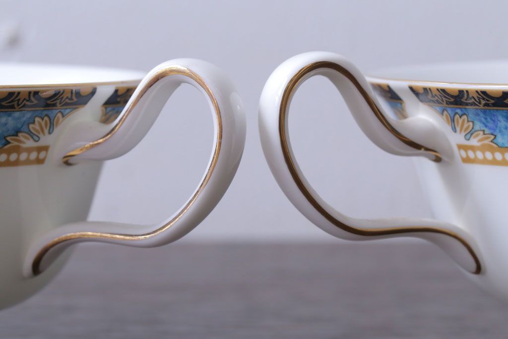 アンティーク雑貨　中古　イギリスWedgwood(ウェッジウッド)　Curzon(カーゾン)シリーズ　カップ&ソーサー3客セット(1)(洋食器)