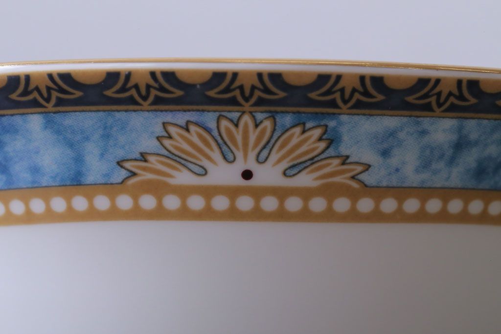 アンティーク雑貨　中古　イギリスWedgwood(ウェッジウッド)　Curzon(カーゾン)シリーズ　カップ&ソーサー3客セット(1)(洋食器)