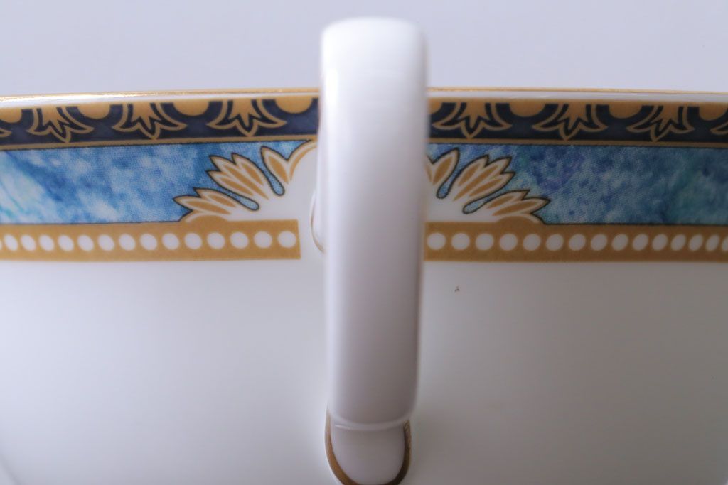 アンティーク雑貨　中古　イギリスWedgwood(ウェッジウッド)　Curzon(カーゾン)シリーズ　カップ&ソーサー3客セット(1)(洋食器)