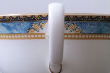 アンティーク雑貨　中古　イギリスWedgwood(ウェッジウッド)　Curzon(カーゾン)シリーズ　カップ&ソーサー3客セット(1)(洋食器)