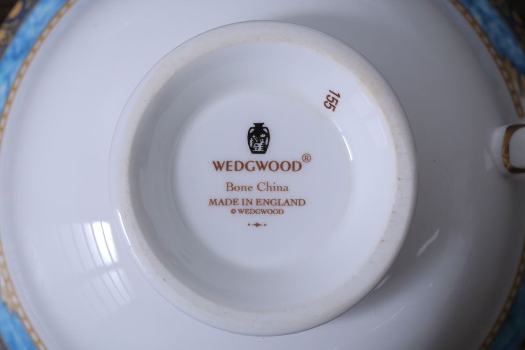 アンティーク雑貨　中古　イギリスWedgwood(ウェッジウッド)　Curzon(カーゾン)シリーズ　カップ&ソーサー3客セット(1)(洋食器)