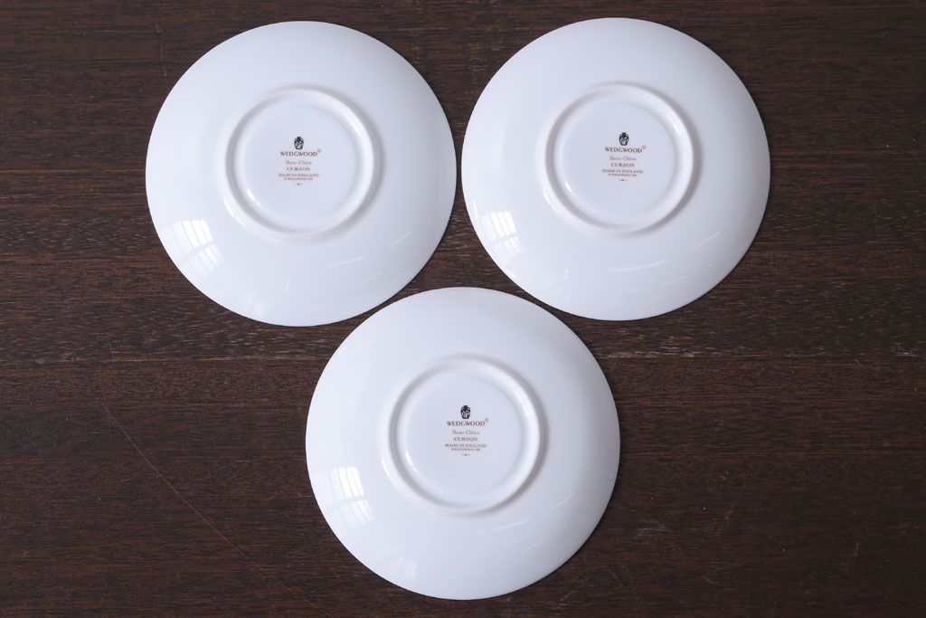アンティーク雑貨　中古　イギリスWedgwood(ウェッジウッド)　Curzon(カーゾン)シリーズ　カップ&ソーサー3客セット(1)(洋食器)