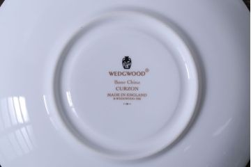アンティーク雑貨　中古　イギリスWedgwood(ウェッジウッド)　Curzon(カーゾン)シリーズ　カップ&ソーサー3客セット(1)(洋食器)
