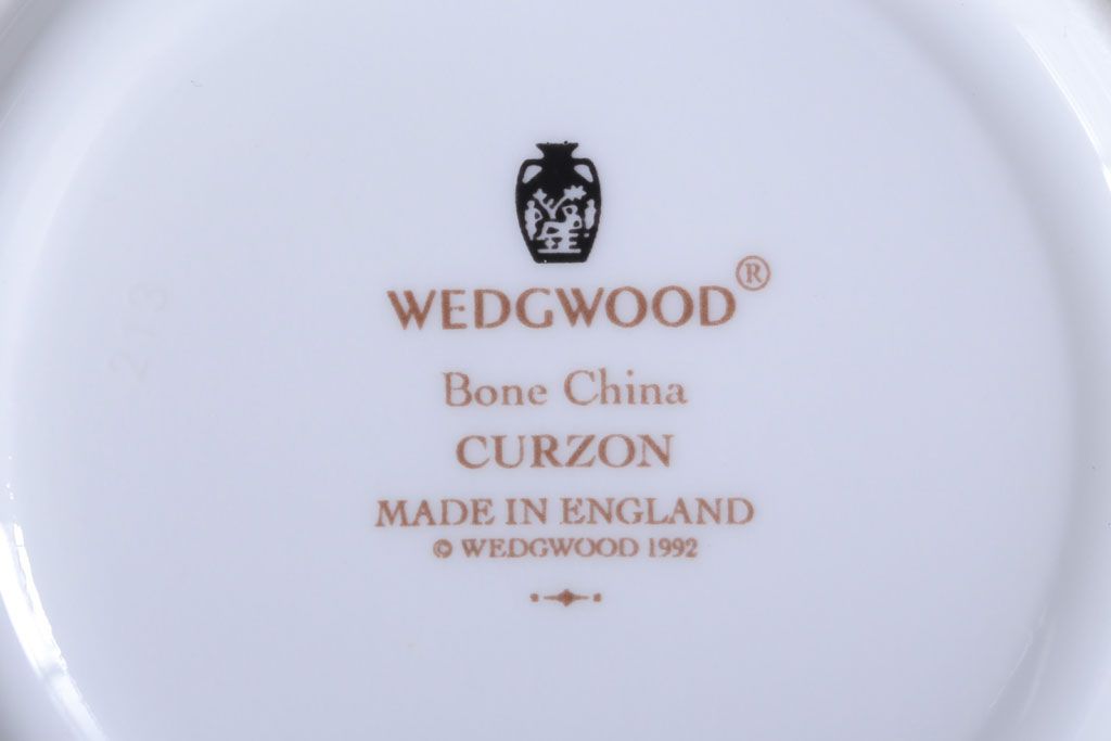 アンティーク雑貨　中古　イギリスWedgwood(ウェッジウッド)　Curzon(カーゾン)シリーズ　カップ&ソーサー3客セット(1)(洋食器)