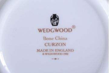 アンティーク雑貨　中古　イギリスWedgwood(ウェッジウッド)　Curzon(カーゾン)シリーズ　カップ&ソーサー3客セット(1)(洋食器)